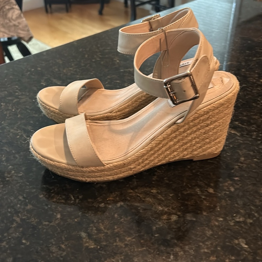 Sandals - Picture 2 of 7